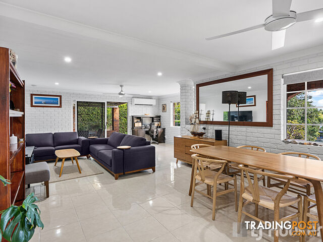 1 Lake View Drive THORNLANDS QLD 4164