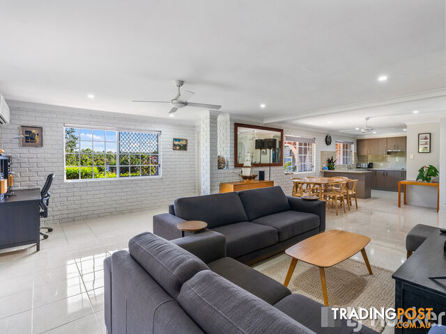 1 Lake View Drive THORNLANDS QLD 4164