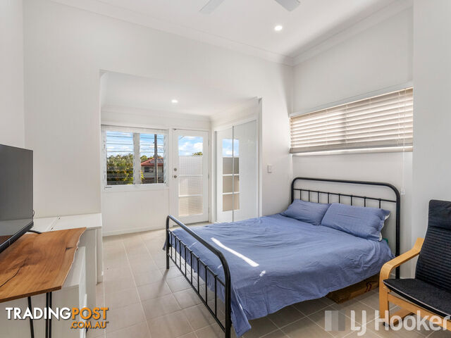 1 Lake View Drive THORNLANDS QLD 4164