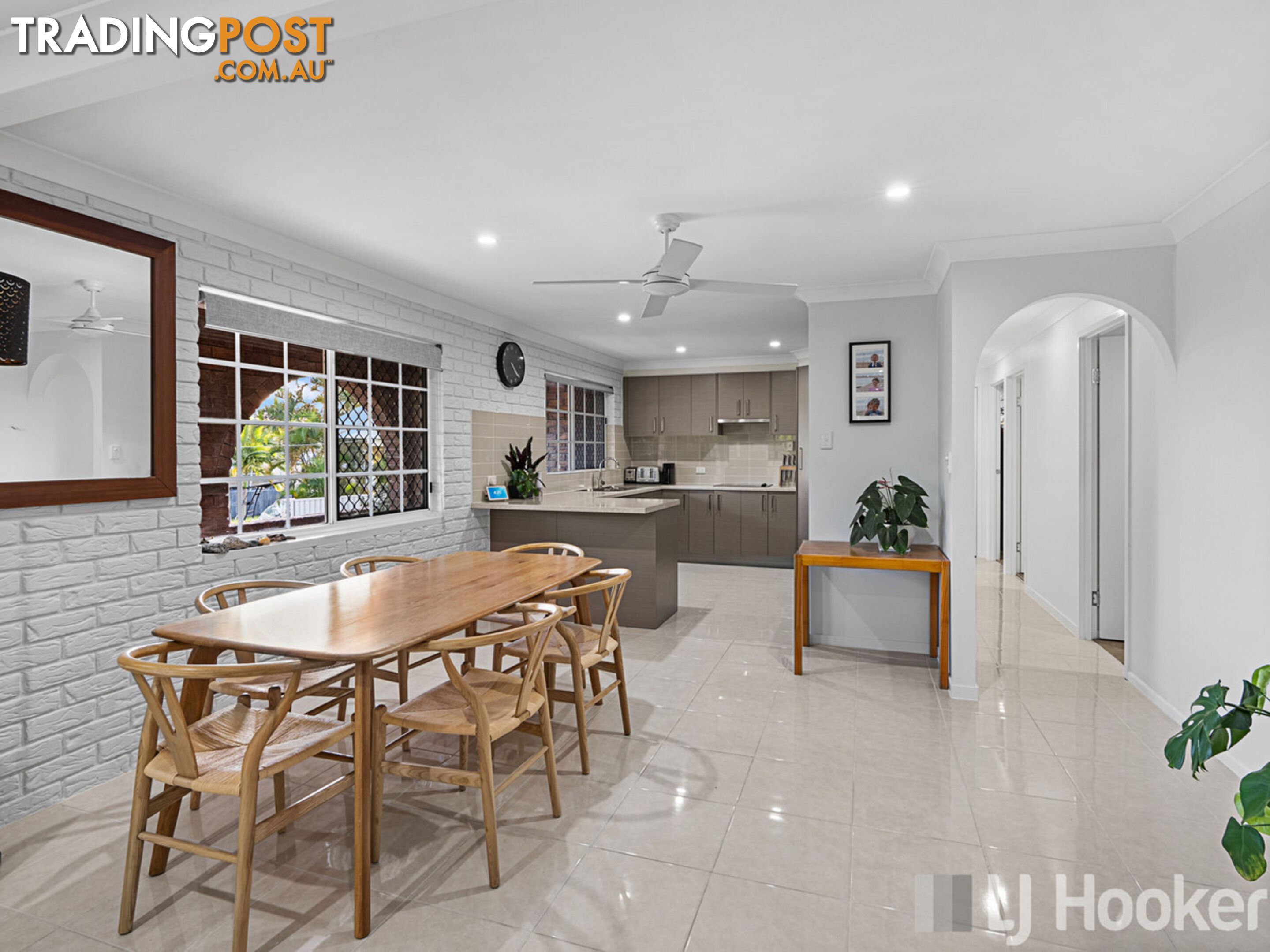 1 Lake View Drive THORNLANDS QLD 4164