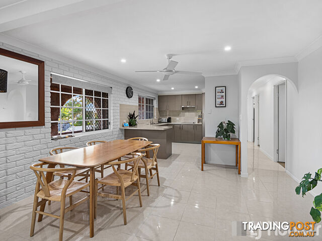 1 Lake View Drive THORNLANDS QLD 4164