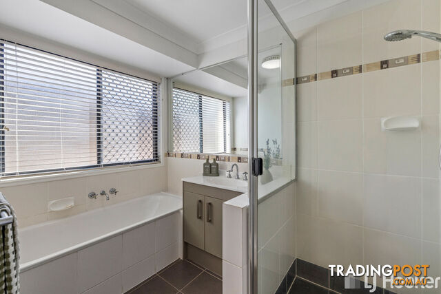 15 Sam Place THORNLANDS QLD 4164