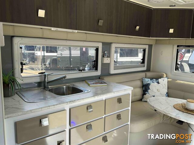 2019 VACATIONER ROADTRACKER CARAVAN CLUB LOUNGE - photo 5 of 38