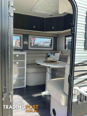 2019 VACATIONER ROADTRACKER CARAVAN CLUB LOUNGE - photo 4 of 38
