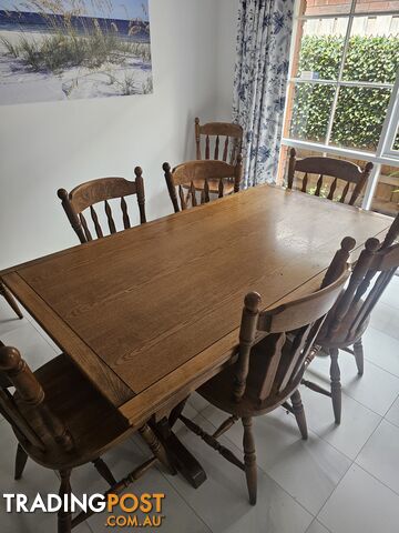 solid colonial dining table