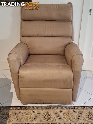 Aspire Signature Lift Recliner Chair (large)