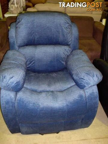 NEW ELECTRIC LIFT CHAIR REMOTE. MASSAGE AND HEAT. RENT $10.60PW