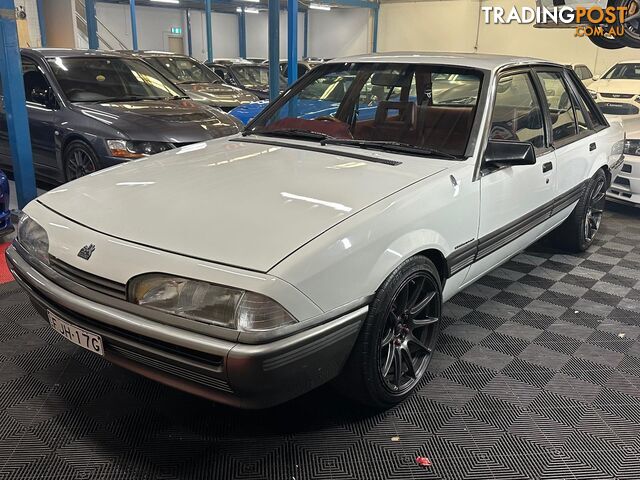 1986 HOLDEN COMMODORE SL VL 4D SEDAN