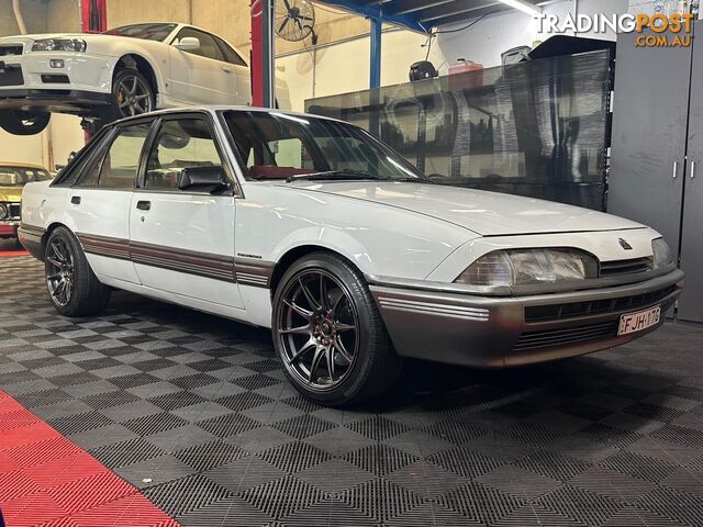 1986 HOLDEN COMMODORE SL VL 4D SEDAN