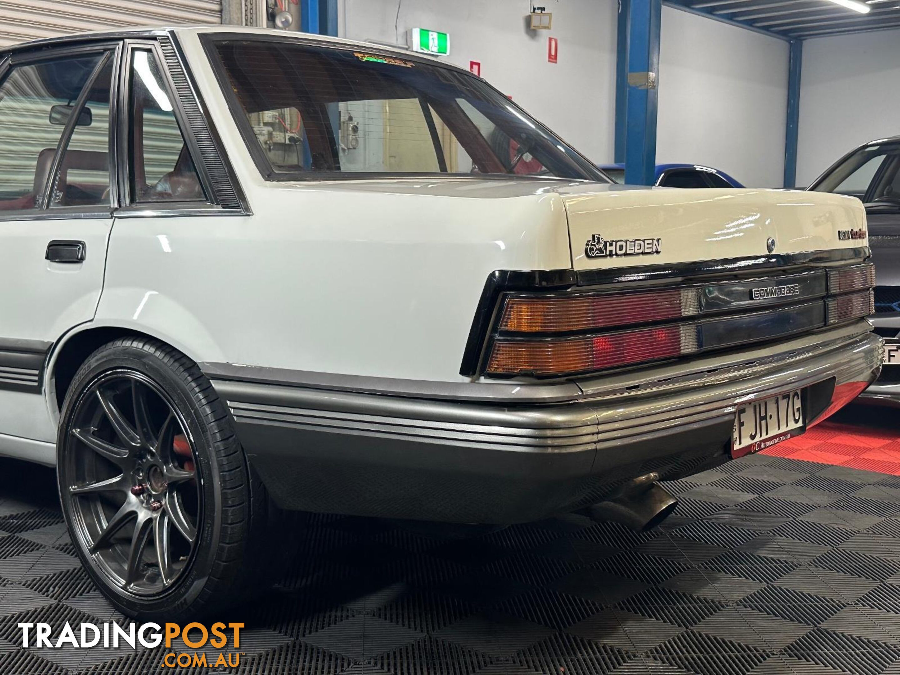 1986 HOLDEN COMMODORE SL VL 4D SEDAN