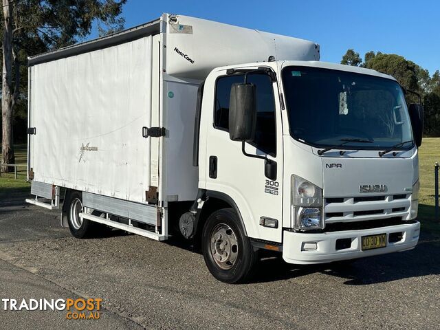 2013 ISUZU NPR 300 MEDIUM NH C/CHAS