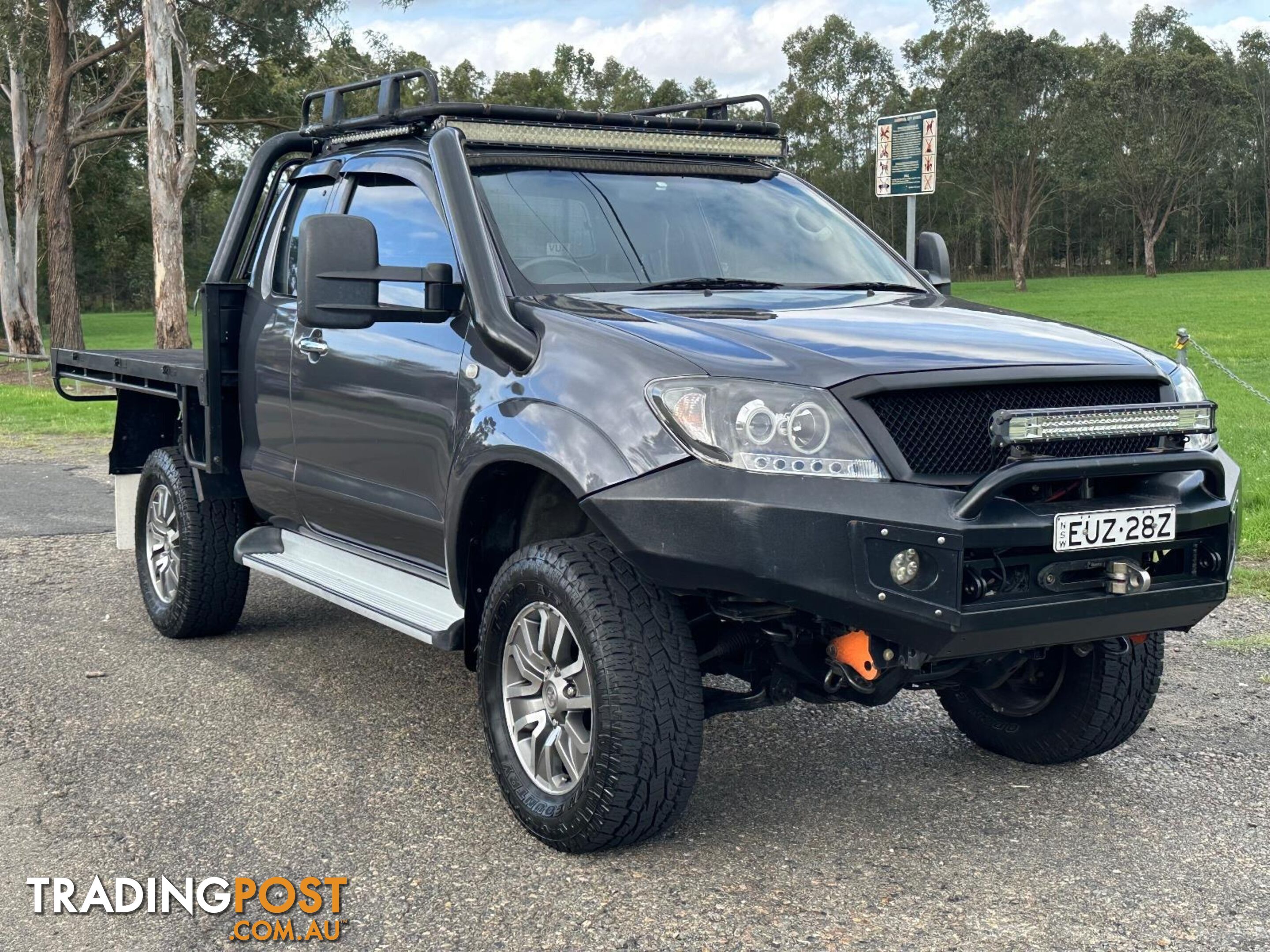 2010 TOYOTA HILUX SR (4x4) GGN25R 09 UPGRADE C/CHAS