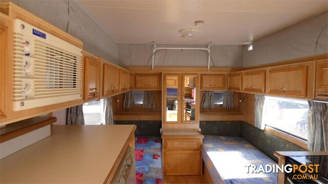 2005 Crusader Dreamhaven - photo 3 of 20