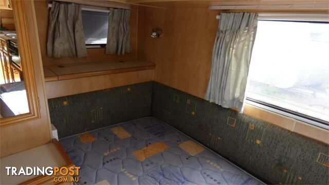2005 Crusader Dreamhaven - photo 5 of 20
