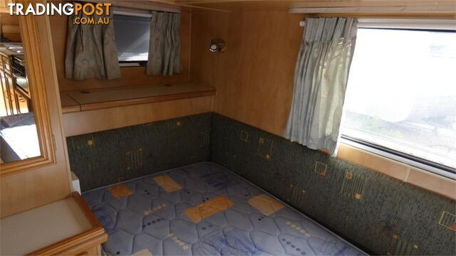 2005 Crusader Dreamhaven - photo 5 of 20