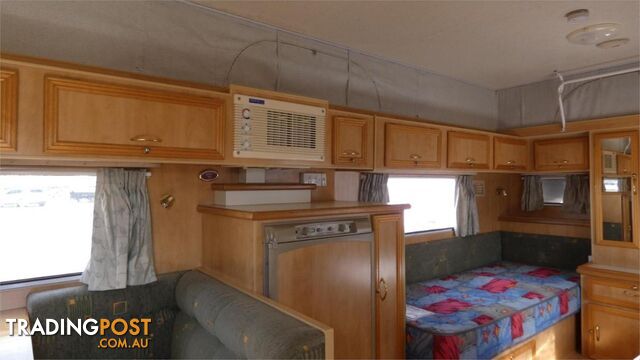 2005 Crusader Dreamhaven - photo 4 of 20