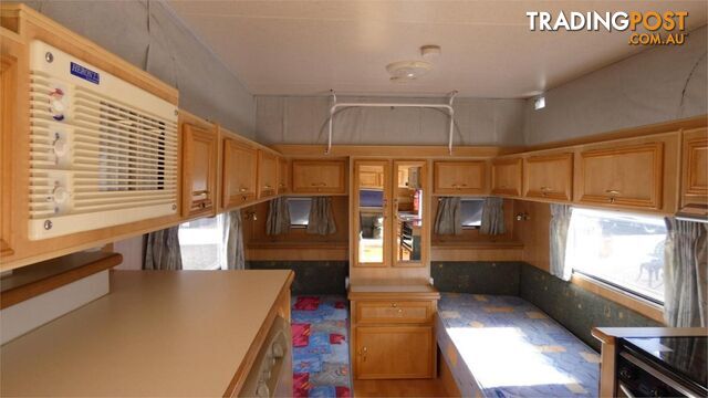 2005 Crusader Dreamhaven - photo 3 of 20