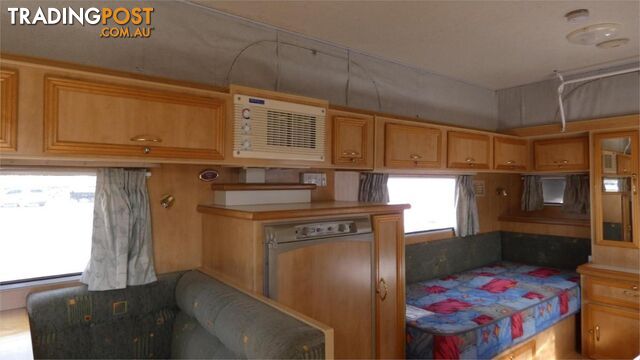 2005 Crusader Dreamhaven - photo 4 of 20