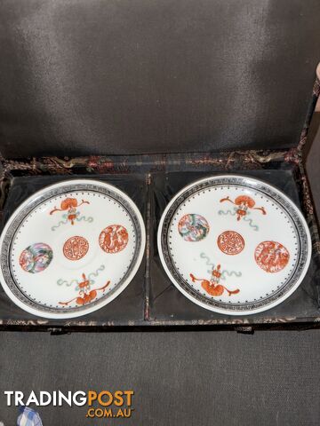 A pair of Famille-rose porcelain dish with curio object design