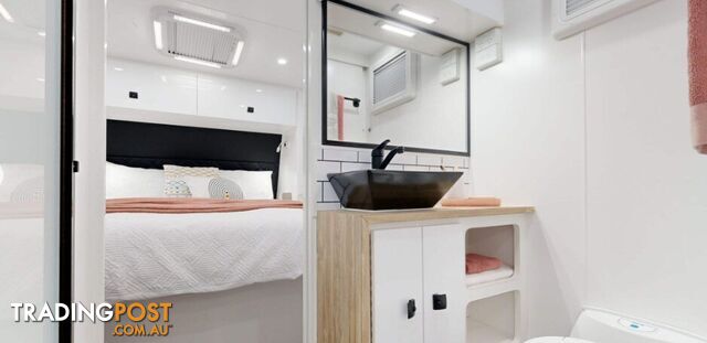 Adventure 21.6 ft Club Lounge Rear Door