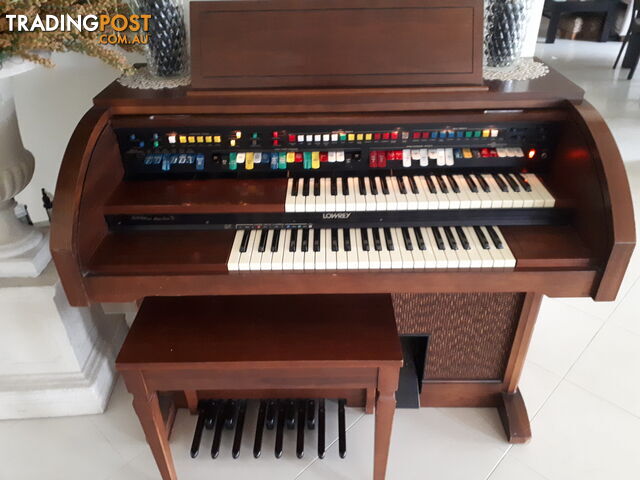 Lowry Electronic Organ