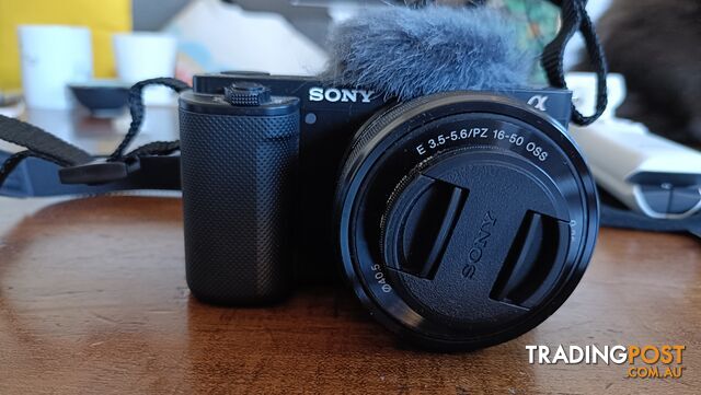 Sony ZE-V10 w/16-50mm lenses, 256GB SD+Grip Tripod + Camera bag