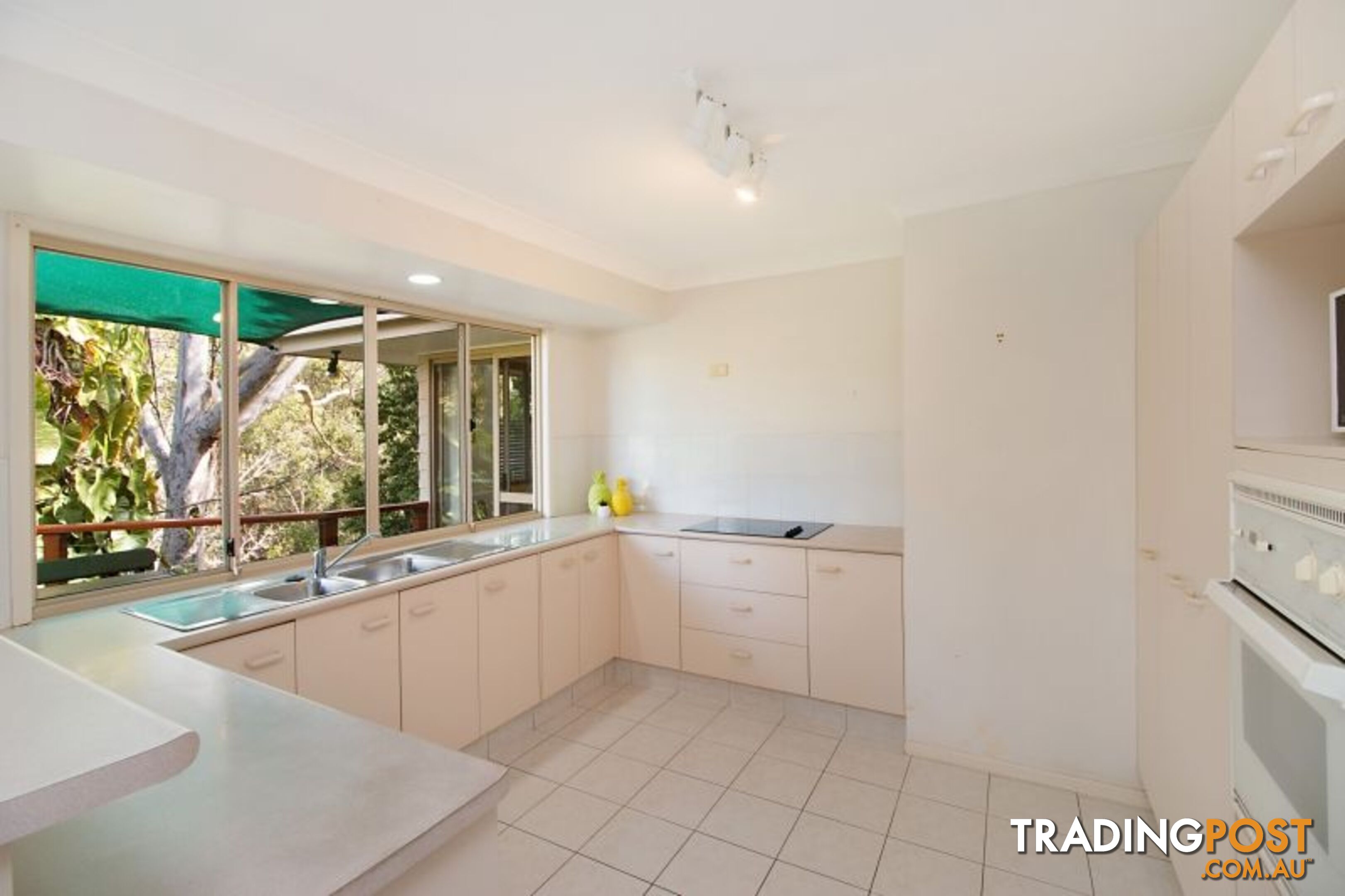 11 Trafalgar Street Highland Park QLD 4211