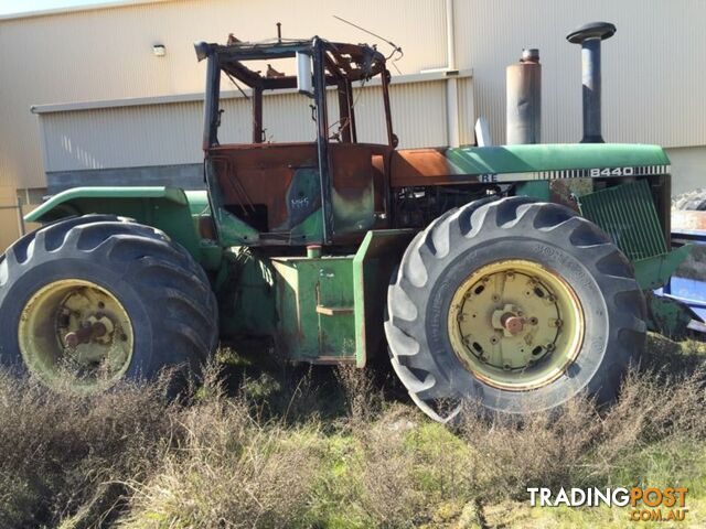 John Deere 8440 tractor now wrecking - photo 4 of 8