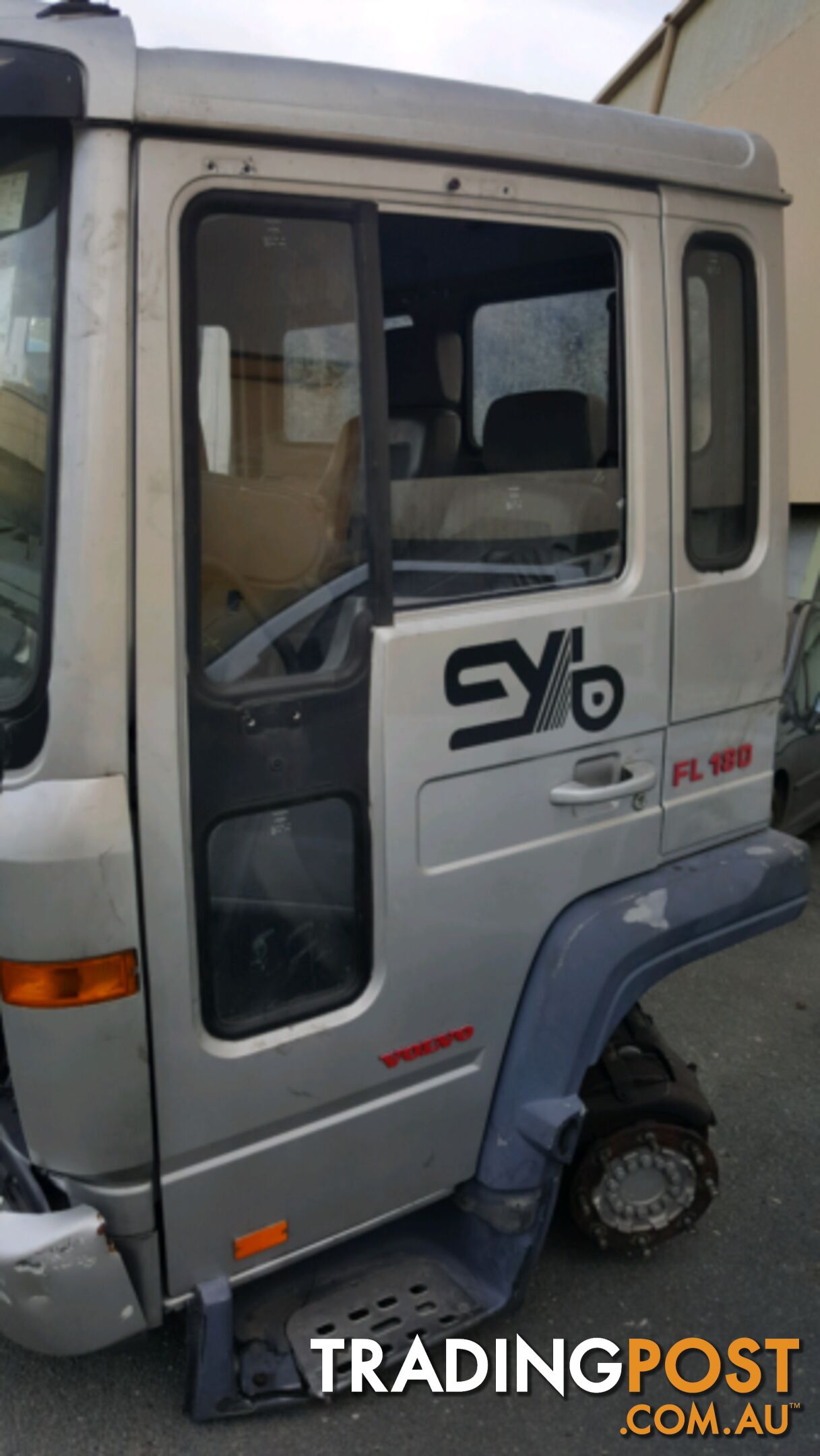 VOLVO FL 180 CABIN