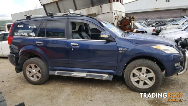 2011, Great Wall X240 4WD Wrecking - photo 3 of 8