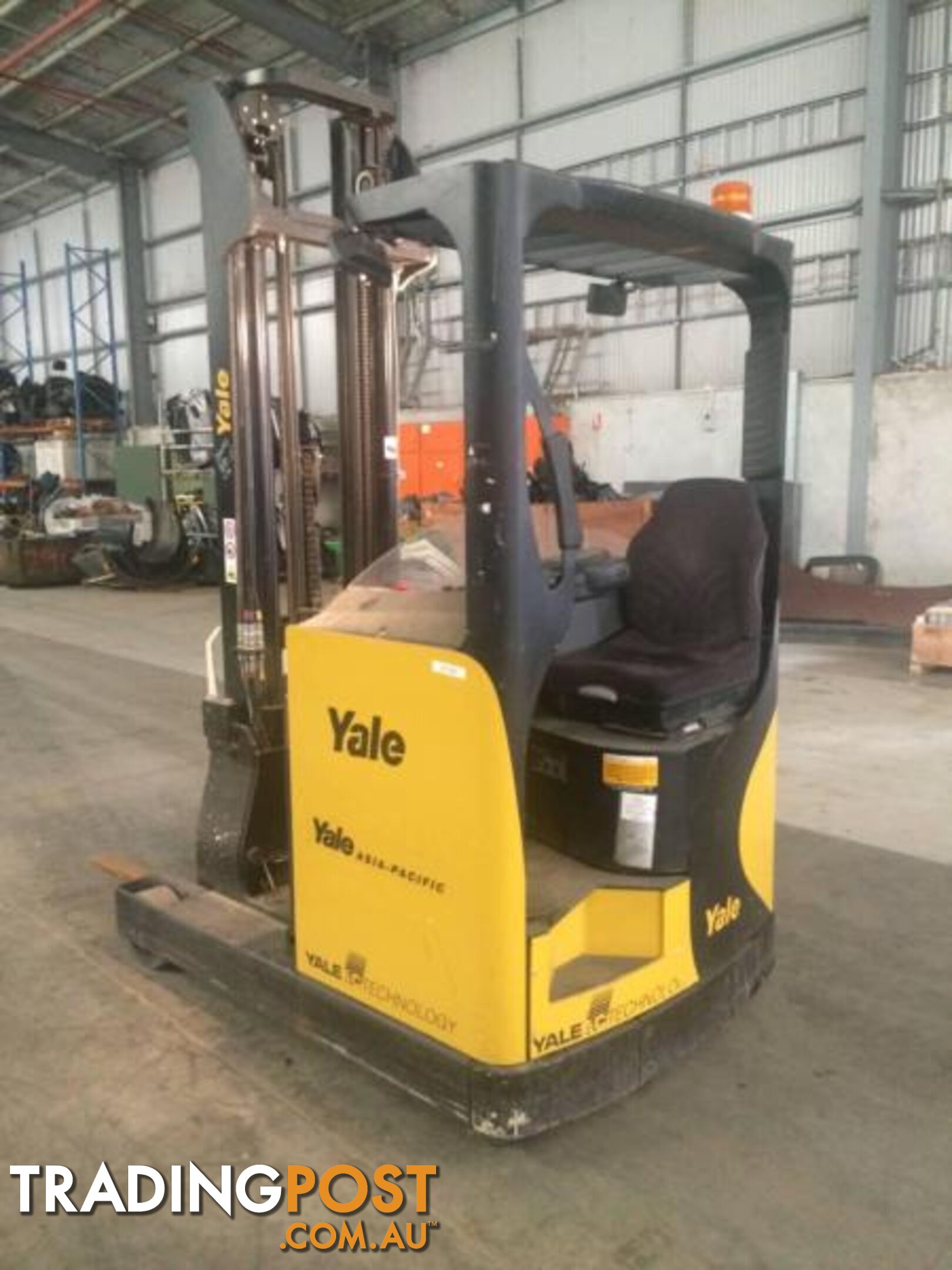 2010 YALE FORK LIFT