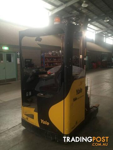 2010 YALE FORK LIFT