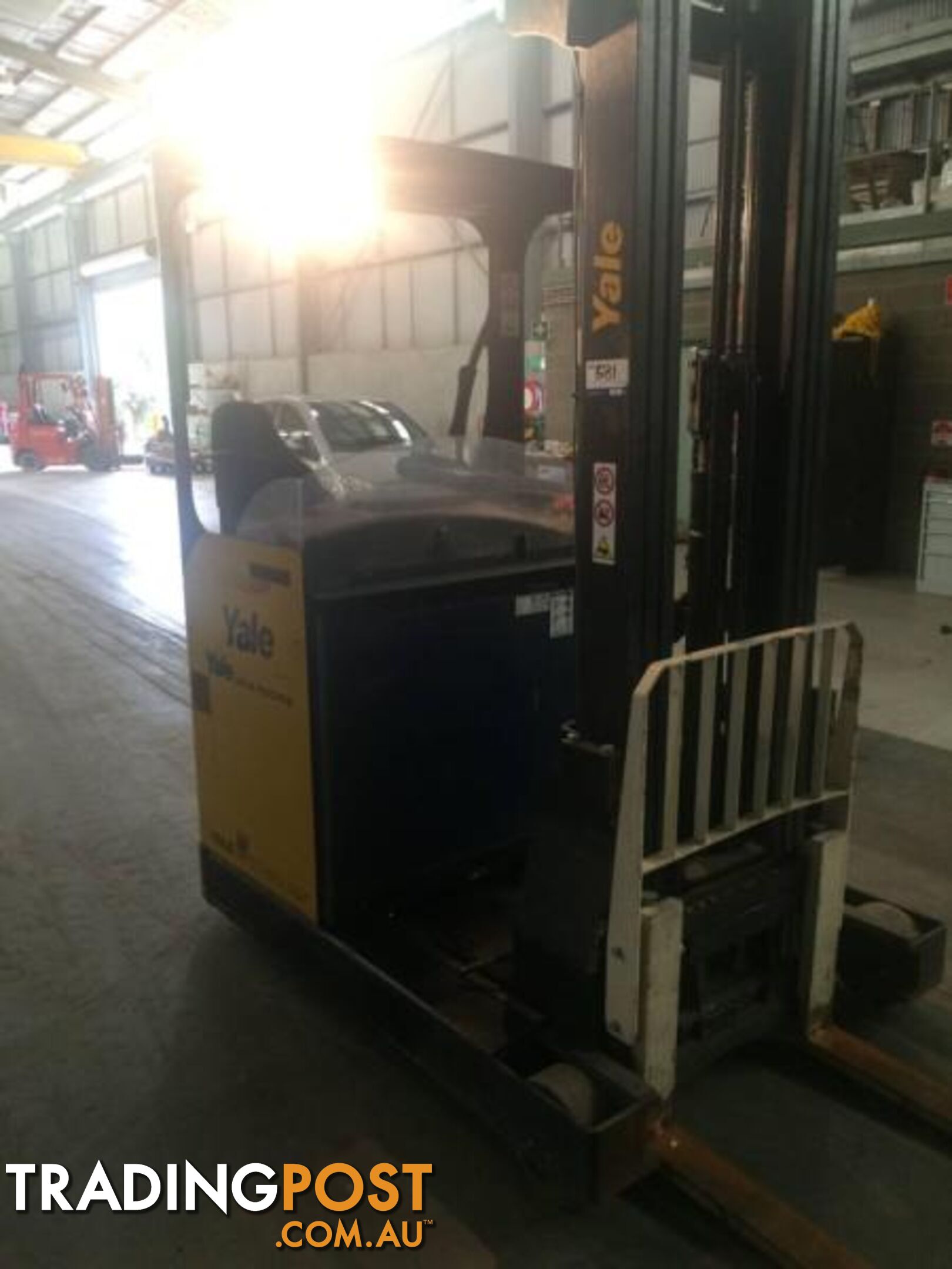 2010 YALE FORK LIFT