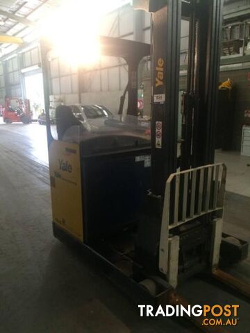 2010 YALE FORK LIFT