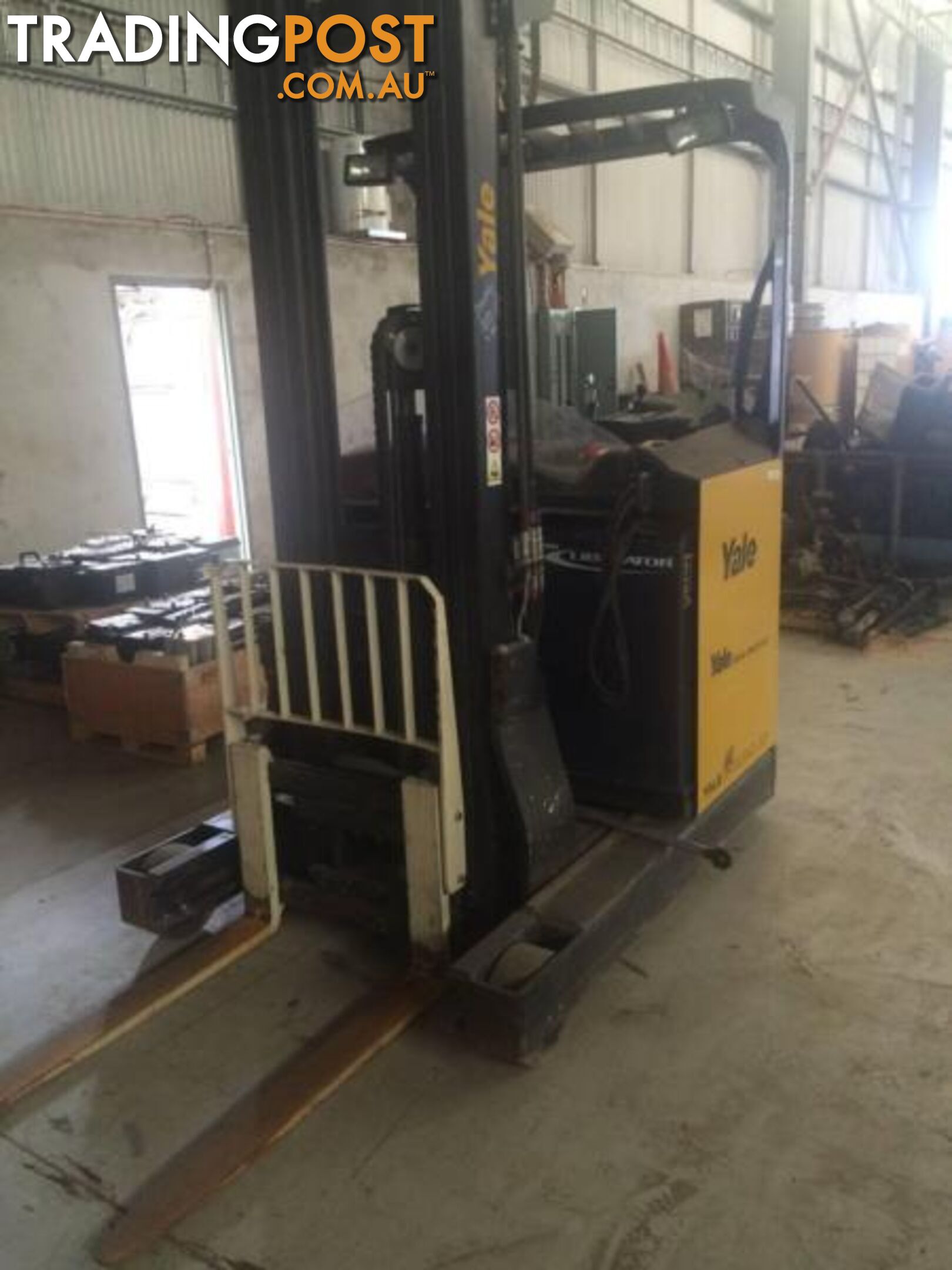 2010 YALE FORK LIFT