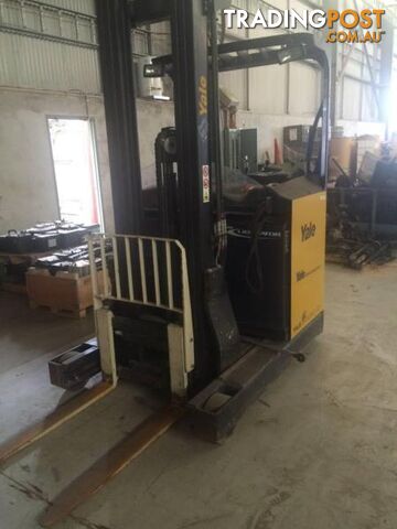 2010 YALE FORK LIFT