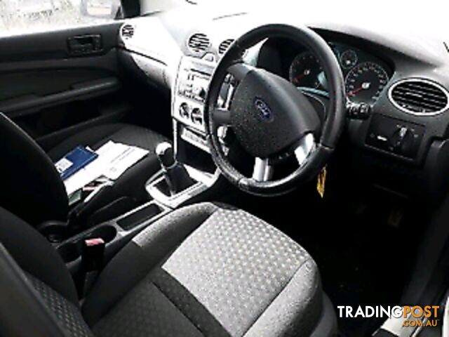 2006 Ford Focus Wrecking Now - photo 3 of 6