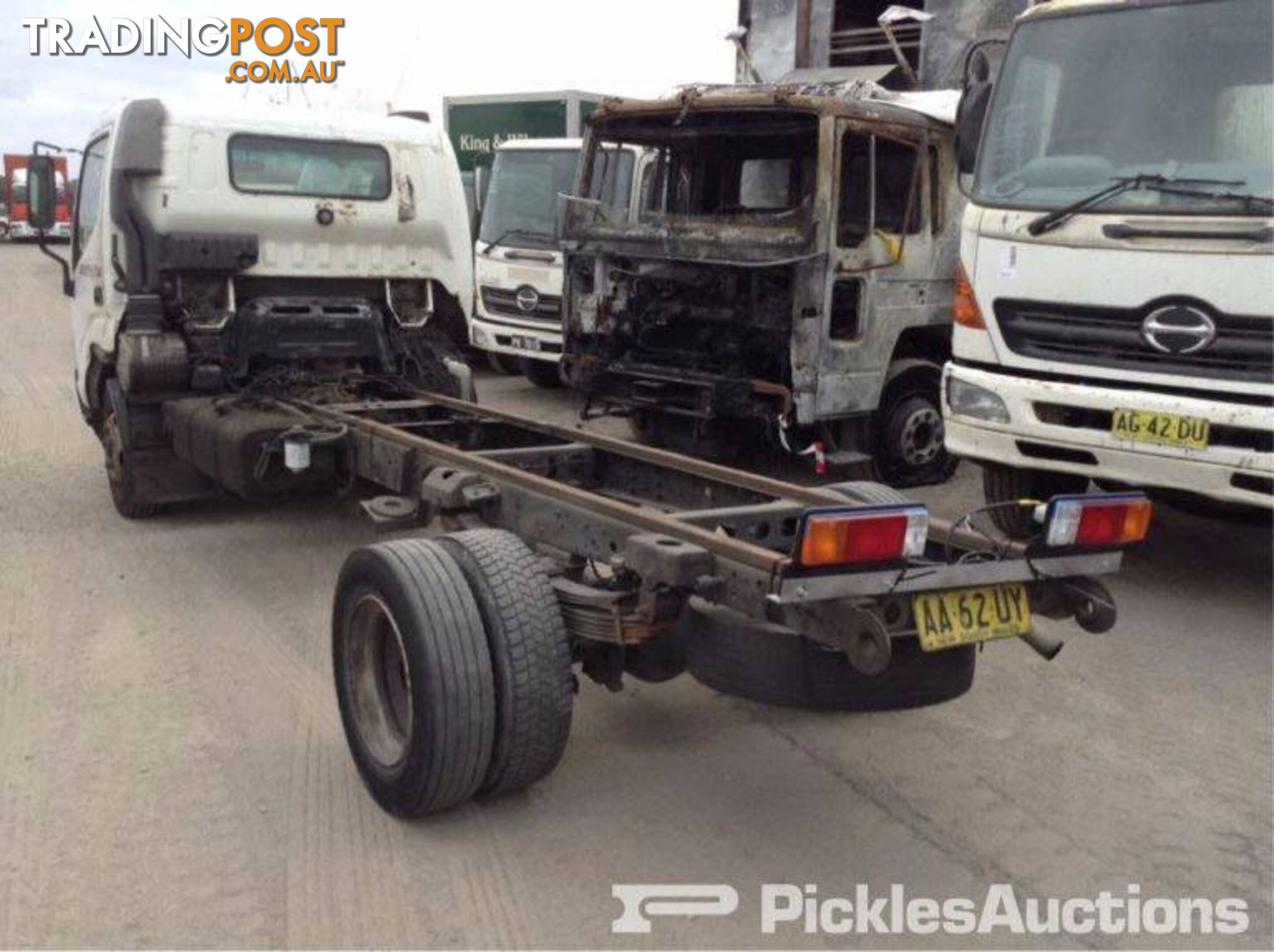 11/01, Hino, DUTRO, 4 x 2, Cab Chassis