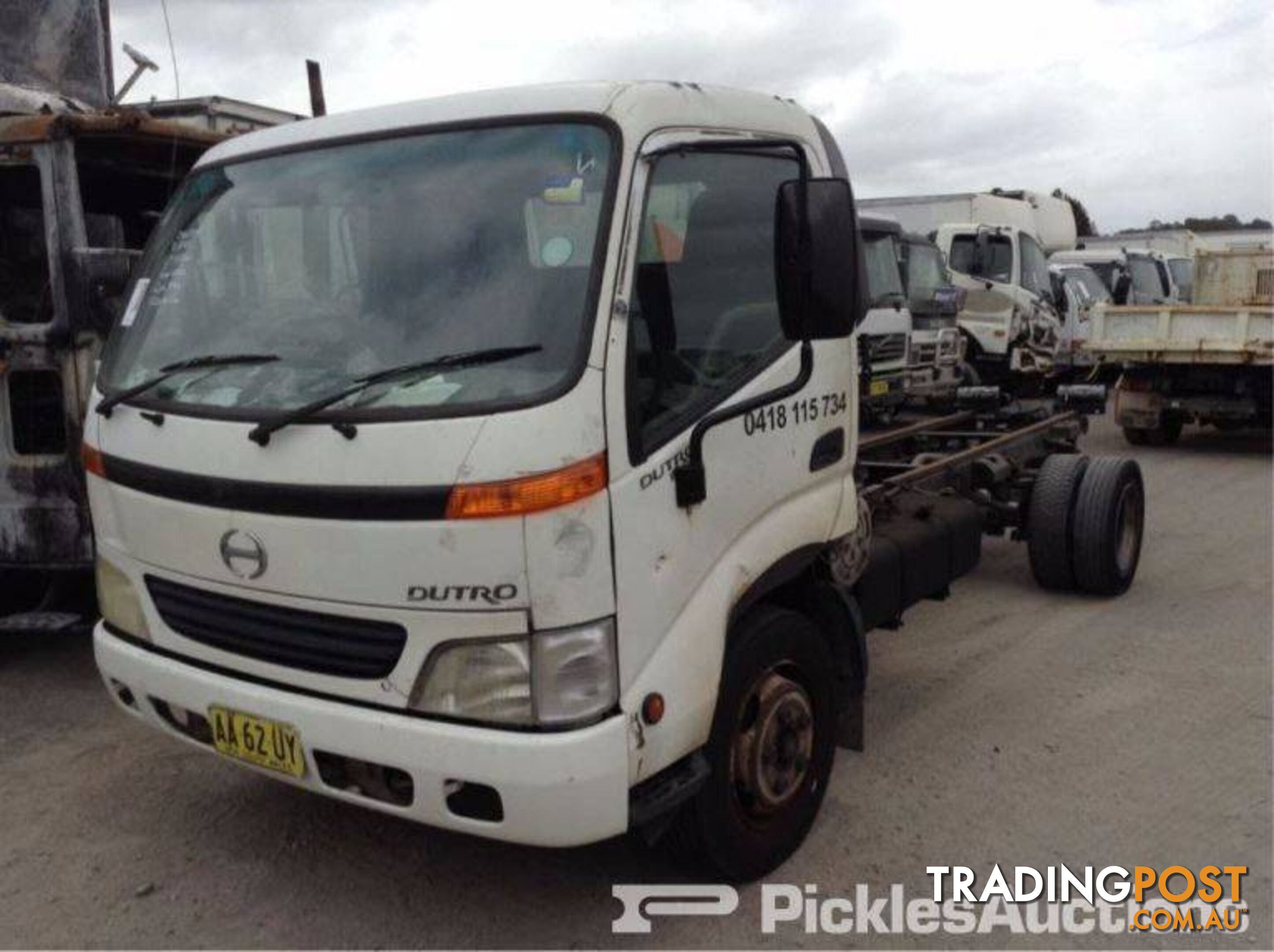 11/01, Hino, DUTRO, 4 x 2, Cab Chassis