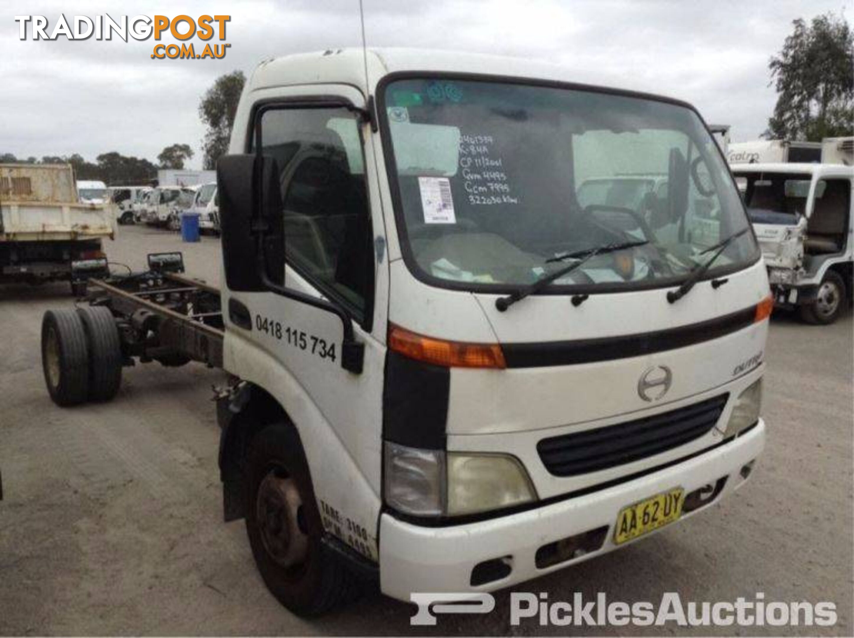 11/01, Hino, DUTRO, 4 x 2, Cab Chassis