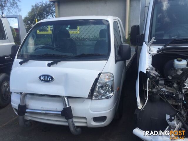 2005 Kia K2700 tray truck - now wrecking - photo 2 of 8