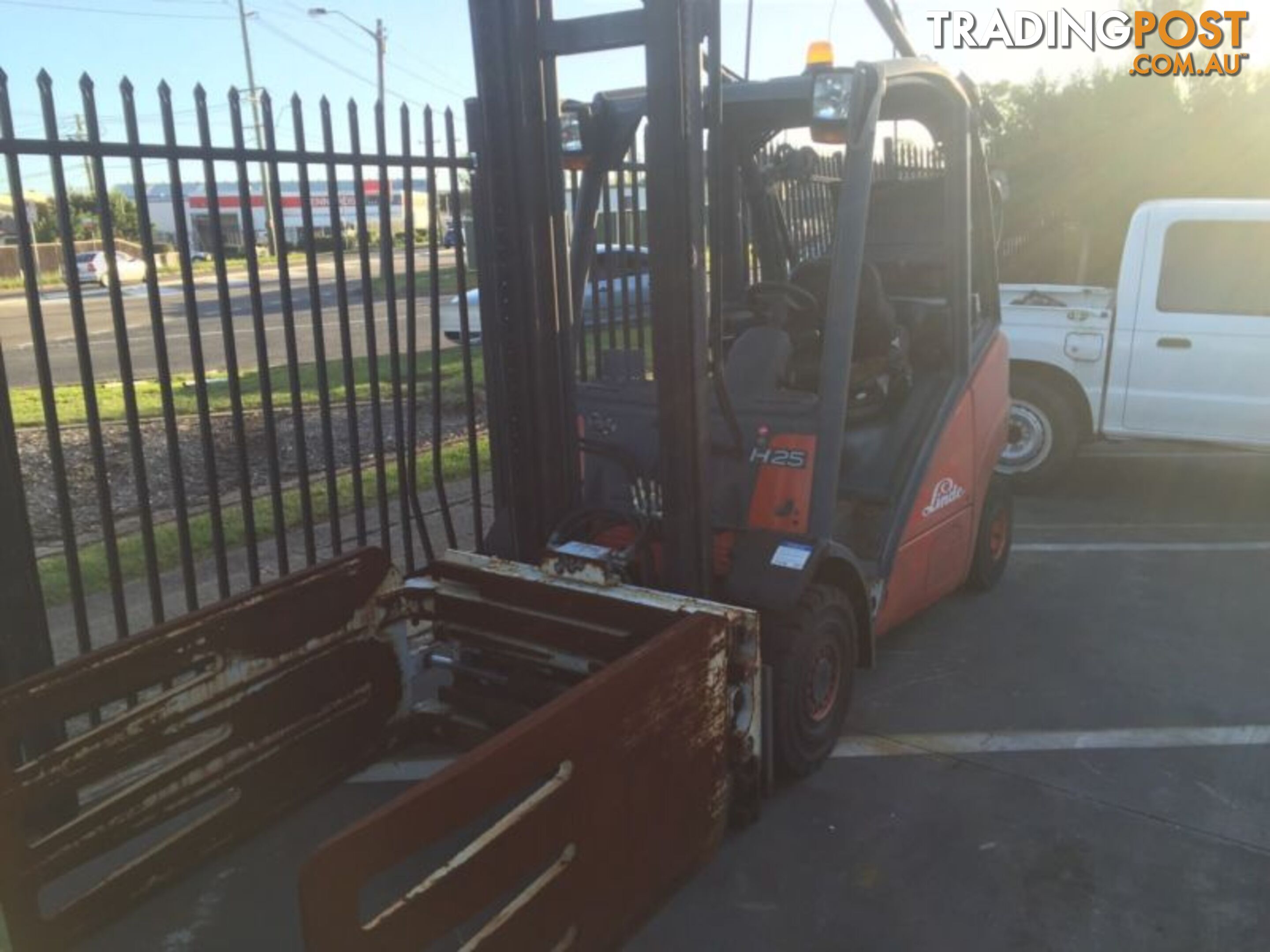 Linde H 25 forklift with clamp