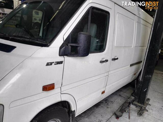 2001 Toyota Dyna XZU 300 wrecking now