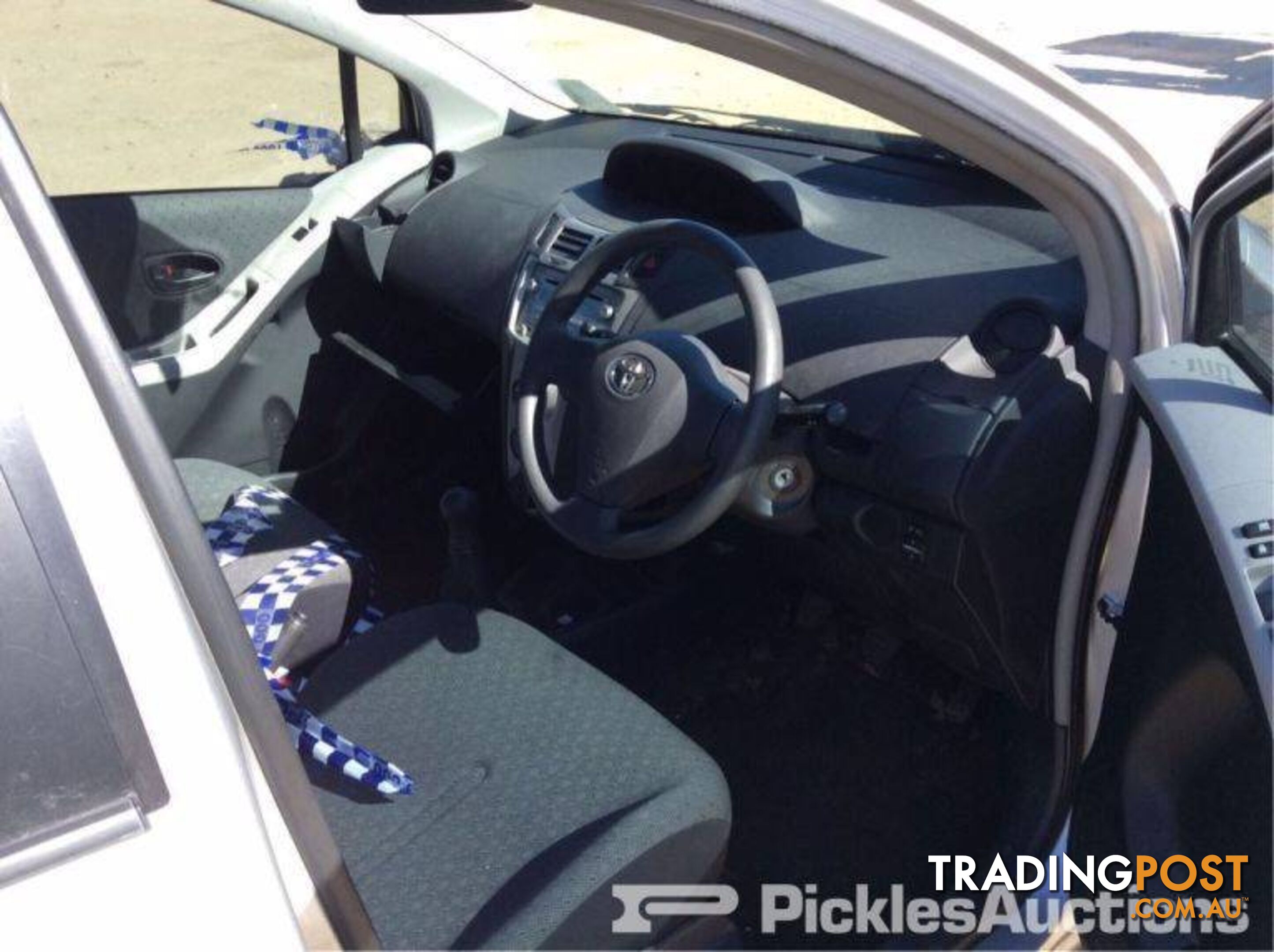 2011 TOYOTA YARIS YR NCP90R 10 UPGRADE 5D HATCHBACK