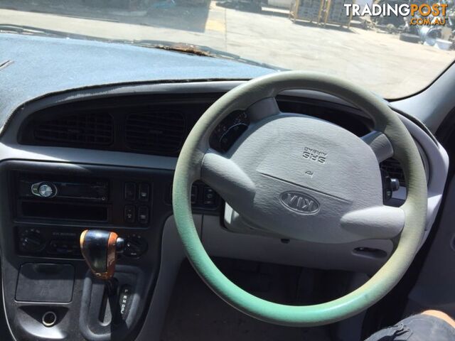 2005, KIA Carnival 7 Seater Wrecking - photo 3 of 8