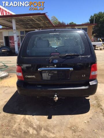 2005, KIA Carnival 7 Seater Wrecking - photo 2 of 8