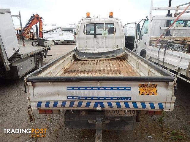 2010 Kia K900 Tray Truck Wrecking Now - photo 2 of 8