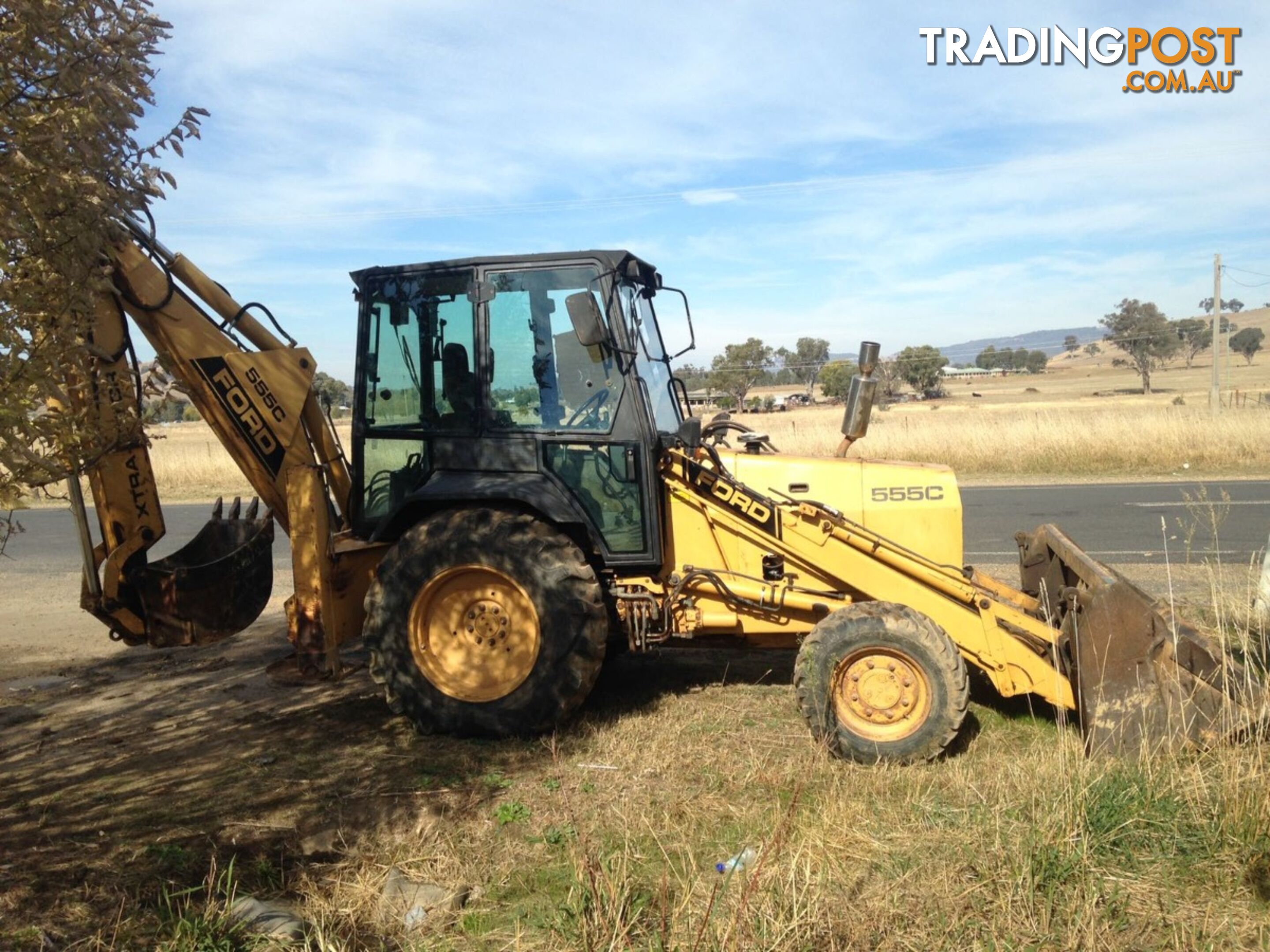 Ford 555 C back Hoe Loader Tractor number - A417110 Model- DE9P1Z