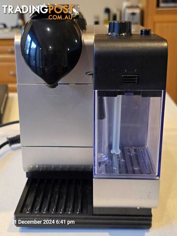 Nespresso Delonghi Lattissima Coffee Machine