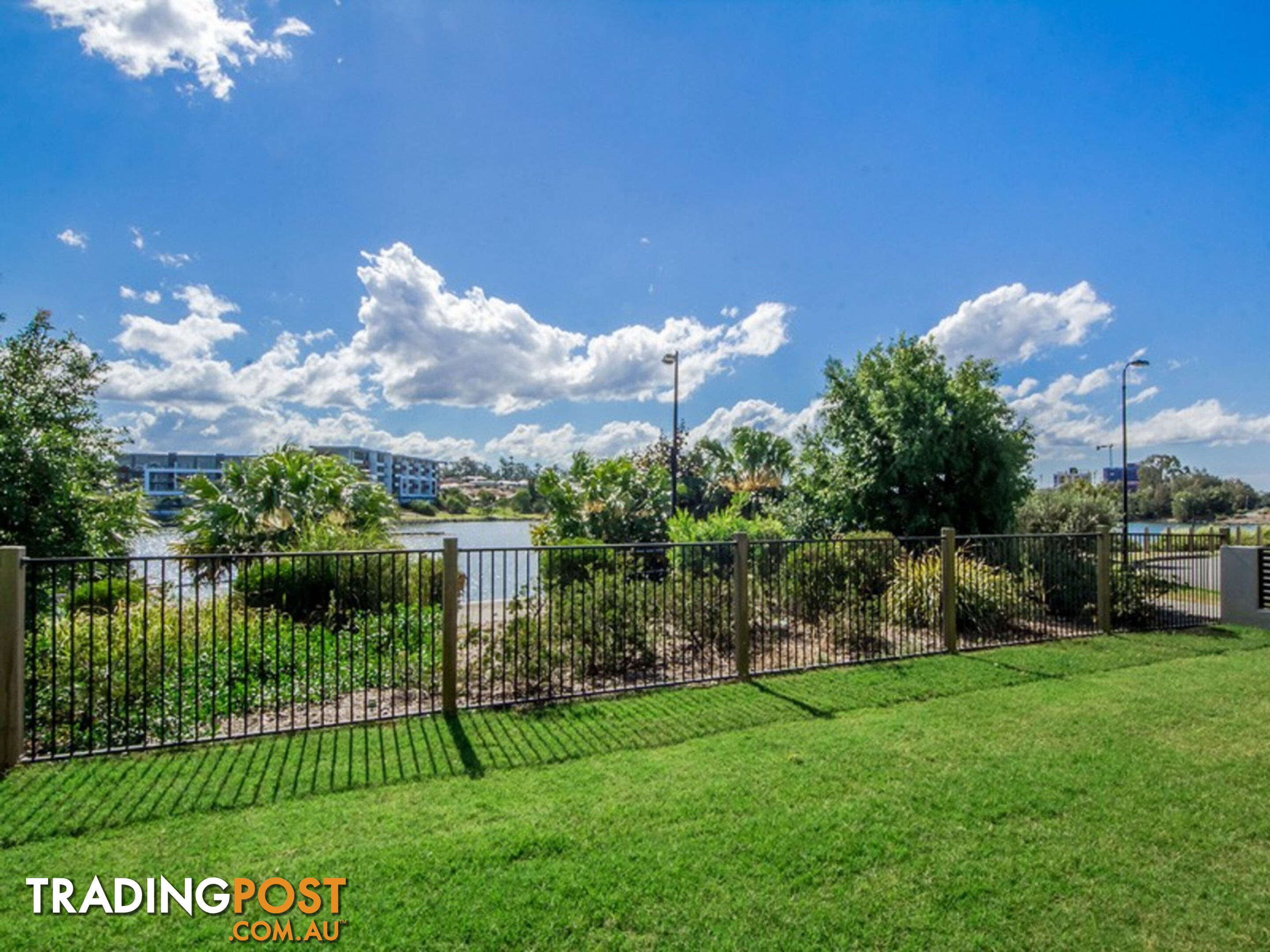 1 Elizabeth Crescent VARSITY LAKES QLD 4227